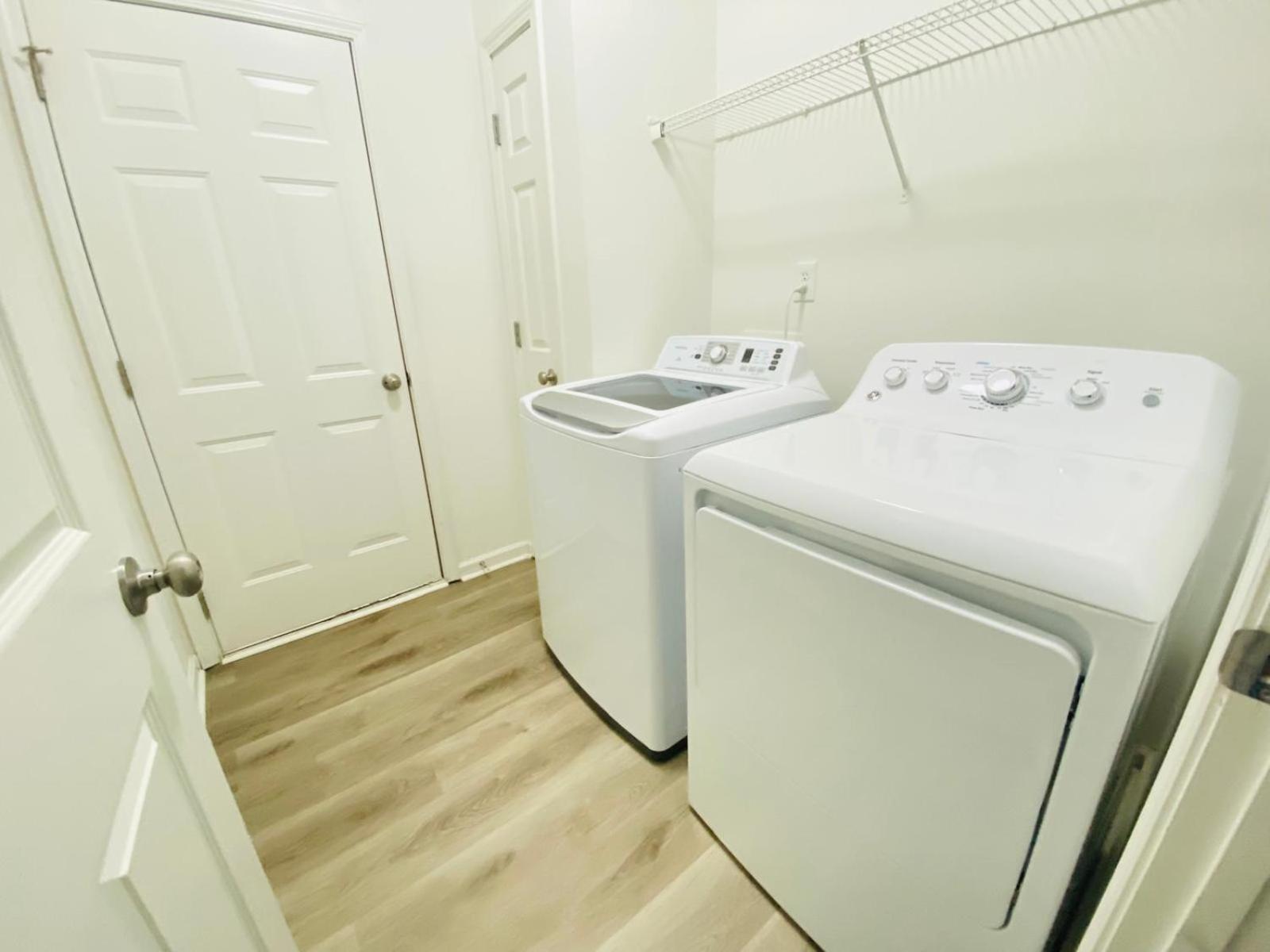 Spacious Room With Shared Bathroom Raleigh Bagian luar foto