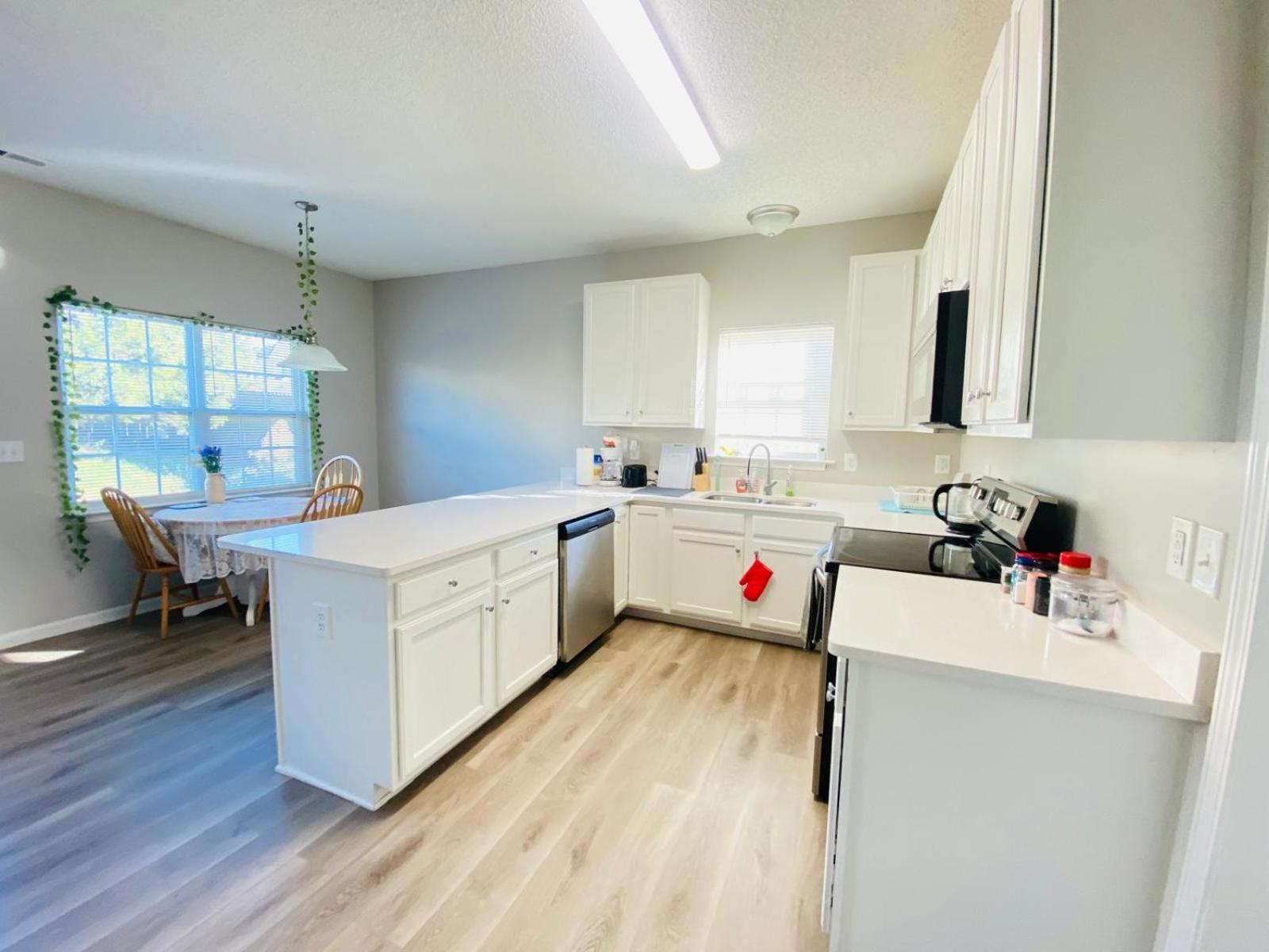 Spacious Room With Shared Bathroom Raleigh Bagian luar foto