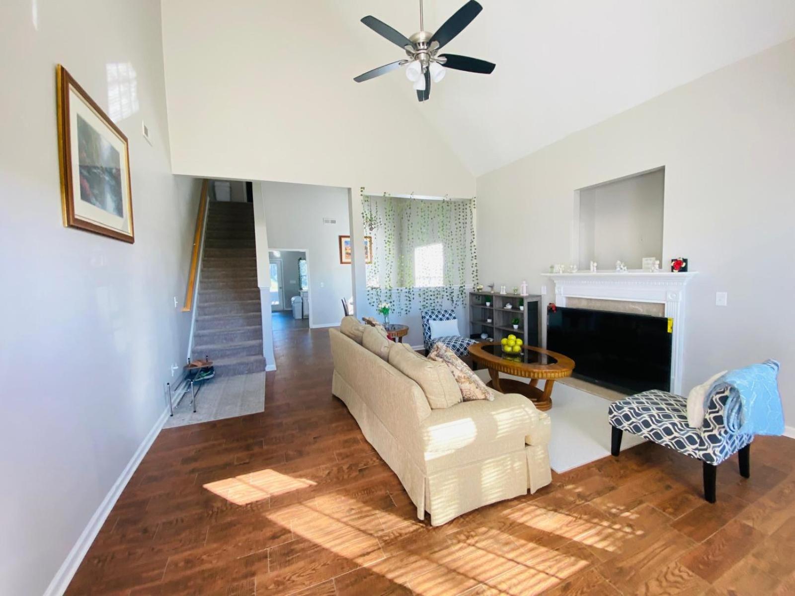 Spacious Room With Shared Bathroom Raleigh Bagian luar foto