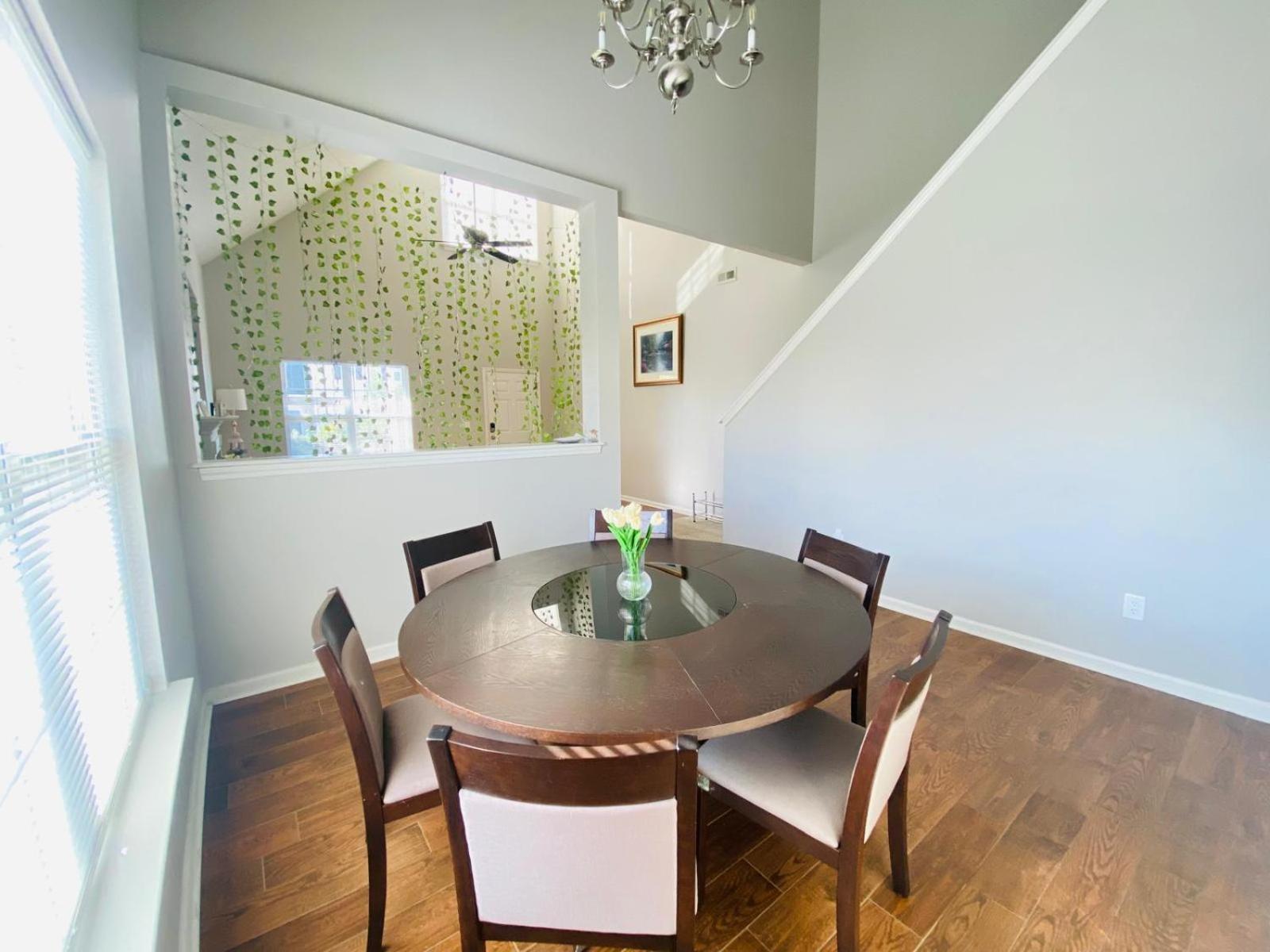 Spacious Room With Shared Bathroom Raleigh Bagian luar foto